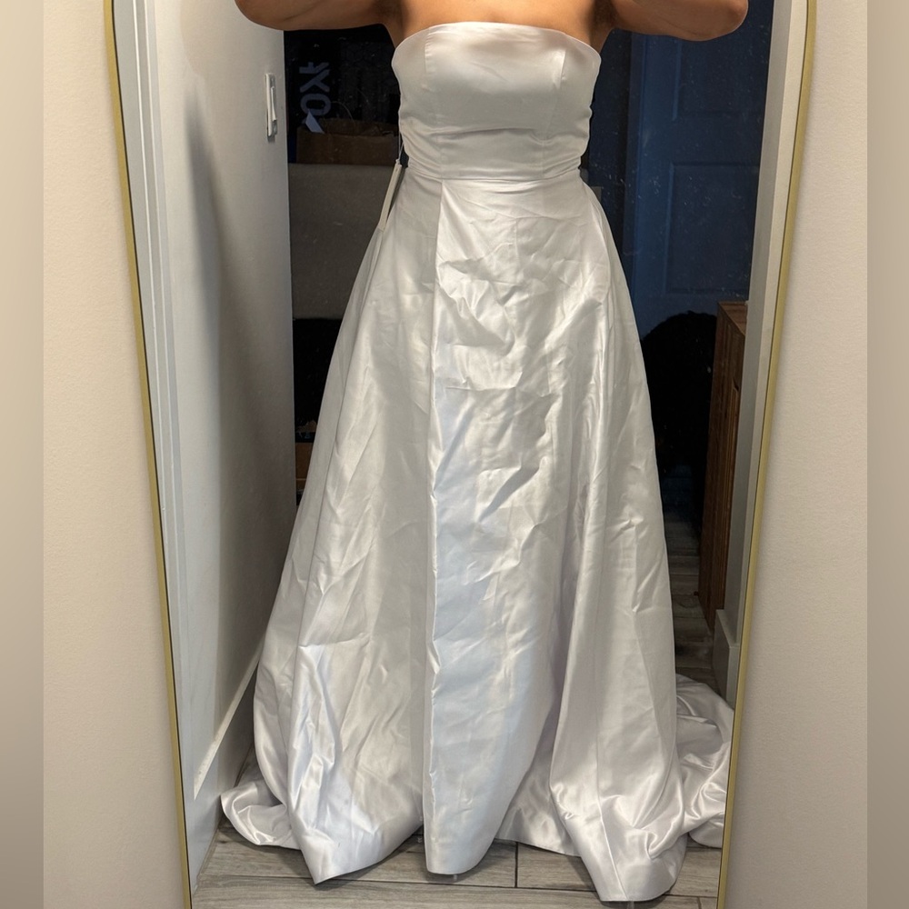 Strapless stain wedding dress gown